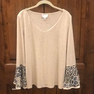 Bell sleeve lightweight Atina Christina LS Top